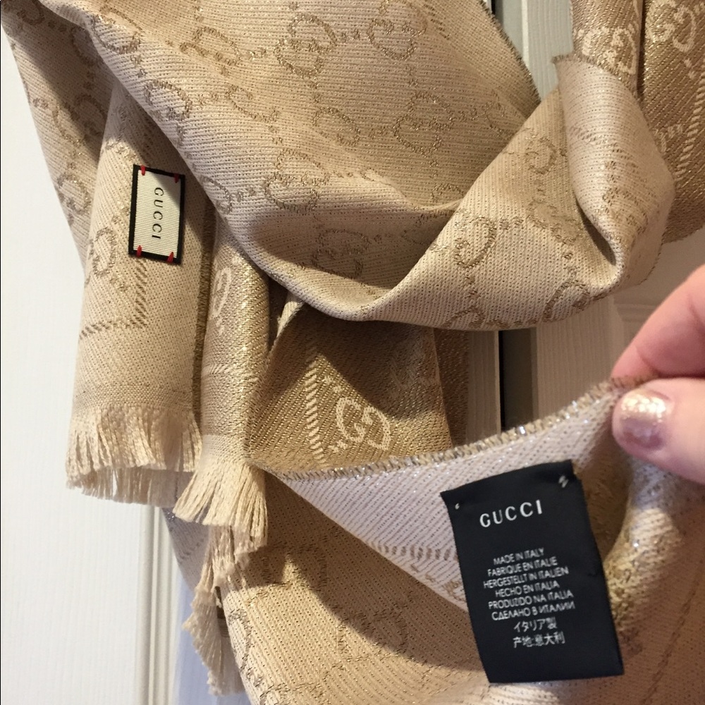 Authentic Stunning Gucci Shimmer Scarf/Wrap - Picture 8 of 8